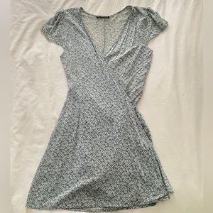 Brandy Melville blue floral dress, size small
